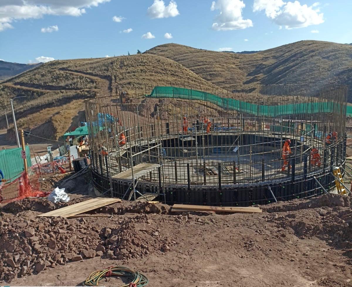 Construcción de reservorio de agua a gran escala